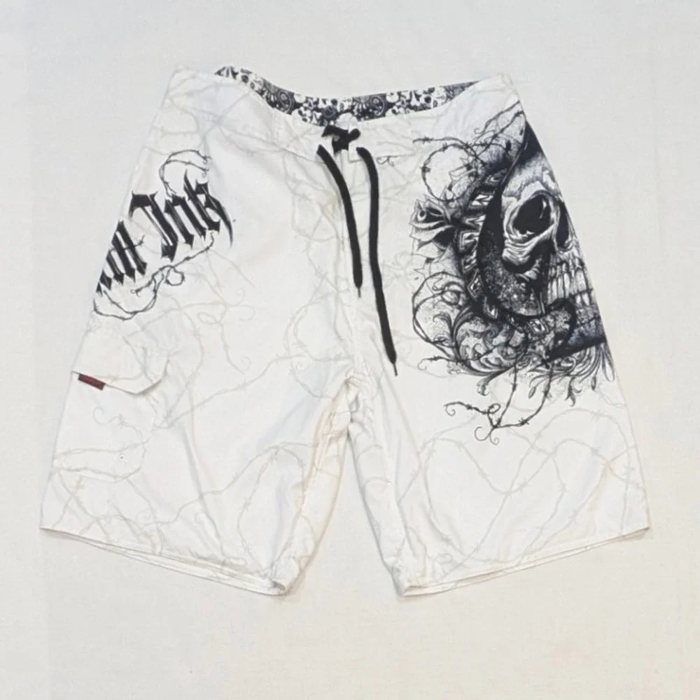Miami Ink Men's White Skull Barbed Wire Graphic Board Shorts 36 Y2K Tattoo